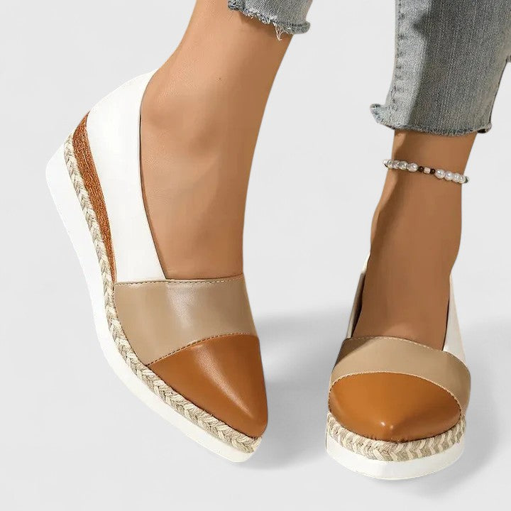 Buty damskie ze spiczastym noskiem i wsuwaną cholewką