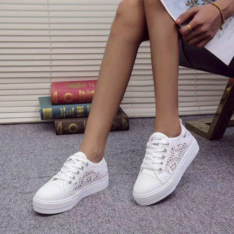 Damskie Ażurowe Sneakersy Sznurowane z Płaską Podeszwą i Zabudowanym Noskiem