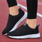 Damskie buty sportowe ze sznurowaniem i wzorzystą podeszwą
