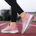 Damskie buty sportowe ze sznurowaniem i wzorzystą podeszwą