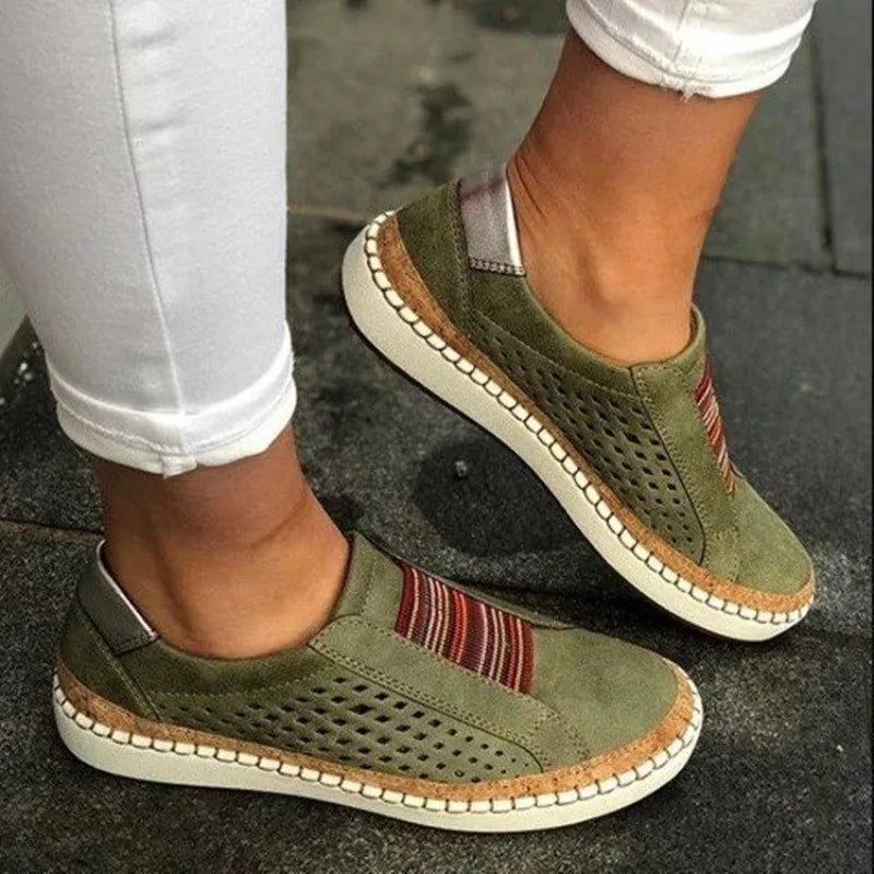Damskie buty z perforowaną cholewką i elastycznymi wstawkami
