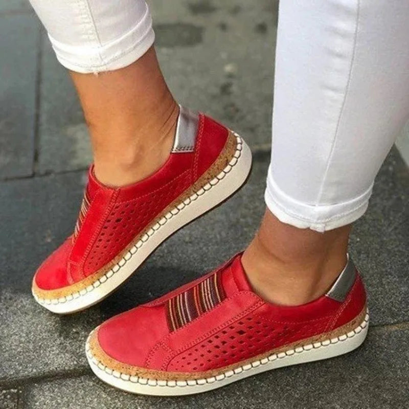 Damskie buty z perforowaną cholewką i elastycznymi wstawkami