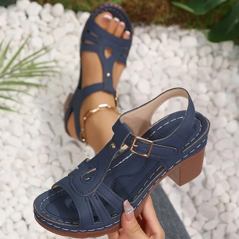 Damskie sandały na obcasie z paskiem wokół kostki i słupkowym obcasem