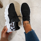 Damskie sneakersy ze sznurowaniem i podeszwą z bieżnikiem
