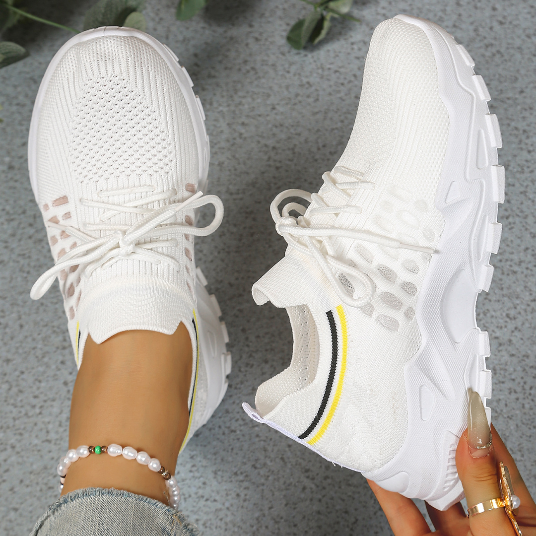 Damskie sneakersy ze sznurowaniem i podeszwą z bieżnikiem