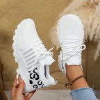 Damskie sneakersy ze sznurowaniem i podeszwą z bieżnikiem