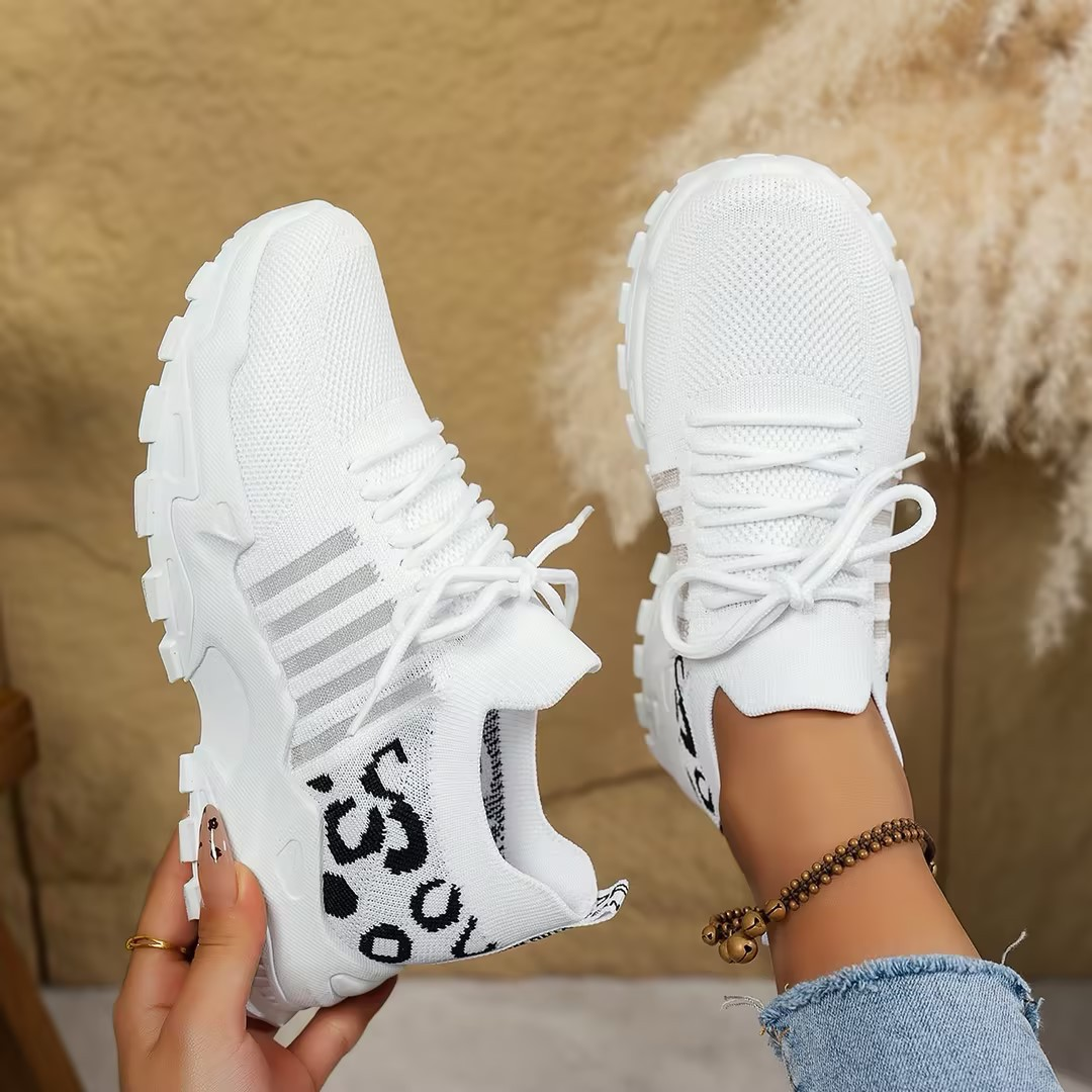 Damskie sneakersy ze sznurowaniem i podeszwą z bieżnikiem