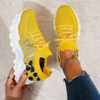 Damskie sneakersy ze sznurowaniem i podeszwą z bieżnikiem