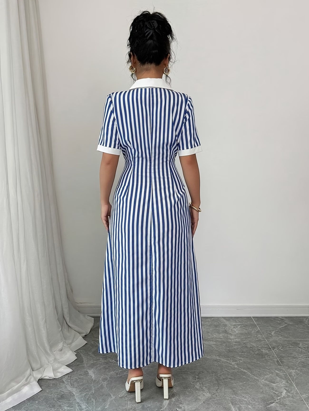 Damska koszulowa sukienka maxi w paski