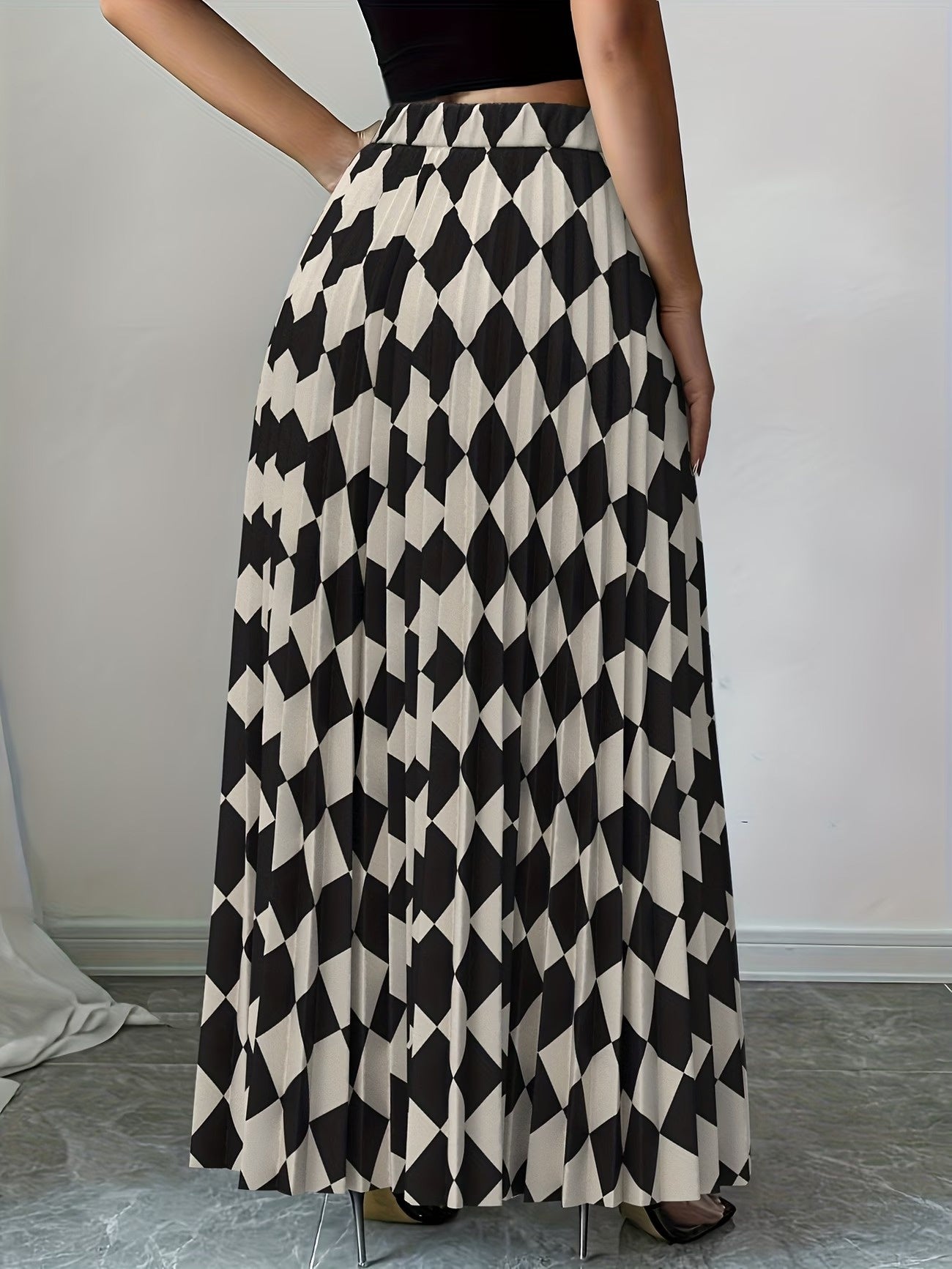 Damska spódnica maxi z nadrukiem geometrycznym