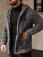 Męski kardigan z kapturem i splotem warkoczowym