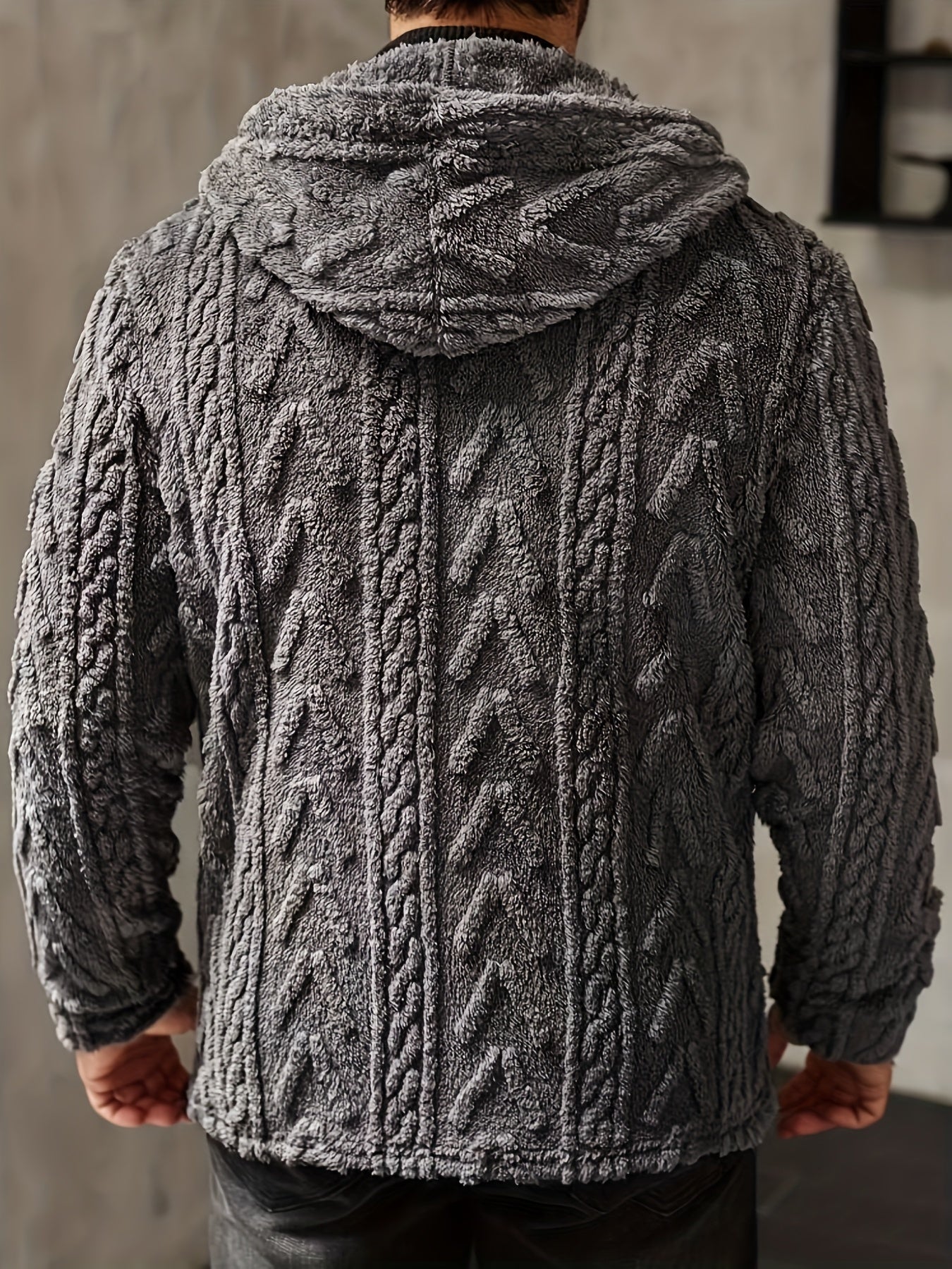 Męski kardigan z kapturem i splotem warkoczowym