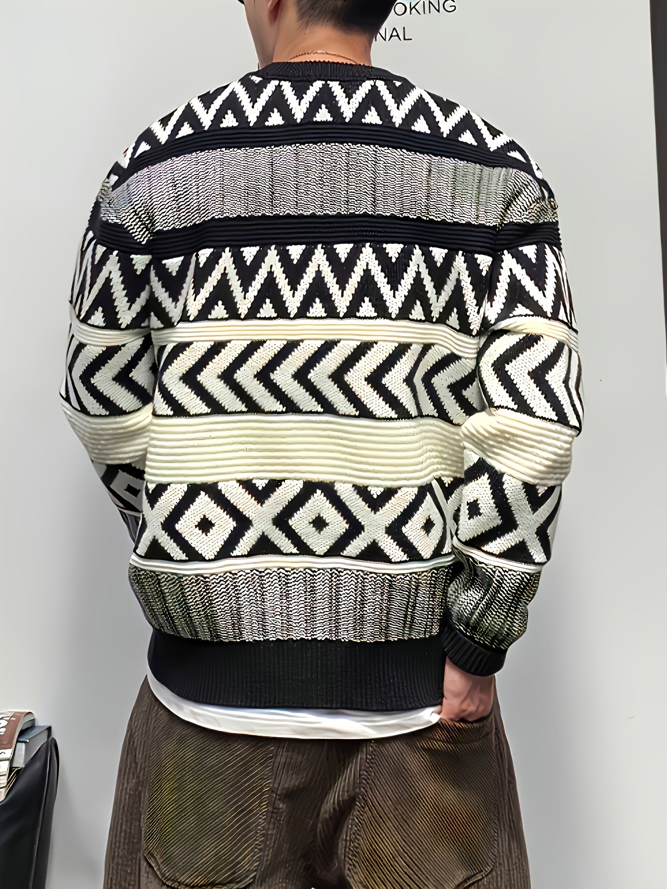 Sweter męski z geometrycznym wzorem
